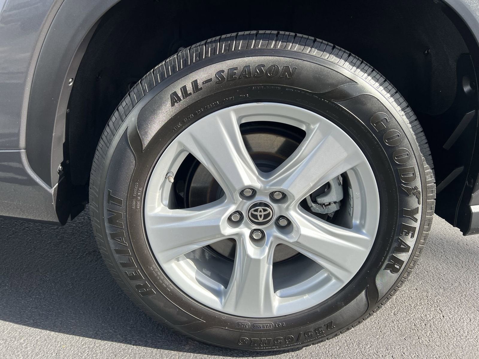 2021 Toyota Highlander LE