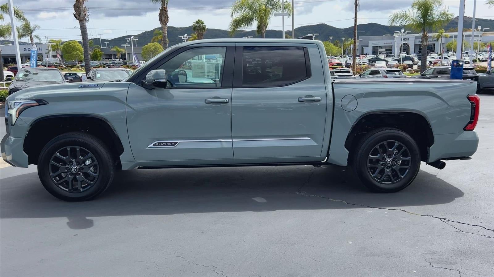 2025 Toyota Tundra Hybrid Platinum Hybrid CrewMax 5.5' Bed