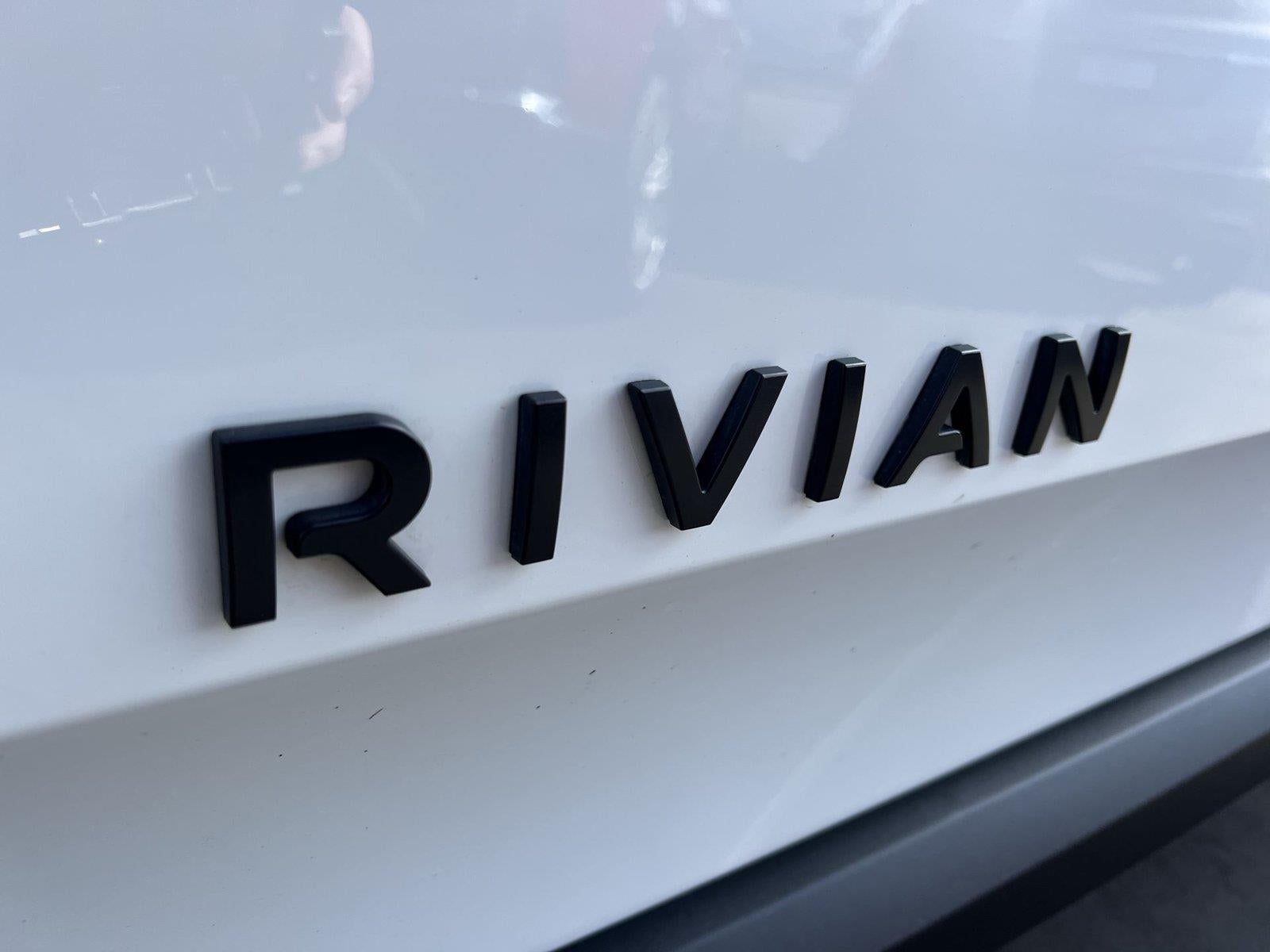2024 RIVIAN R1S Adventure