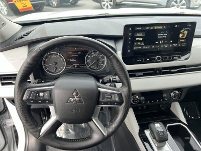 2025 Mitsubishi Outlander SE